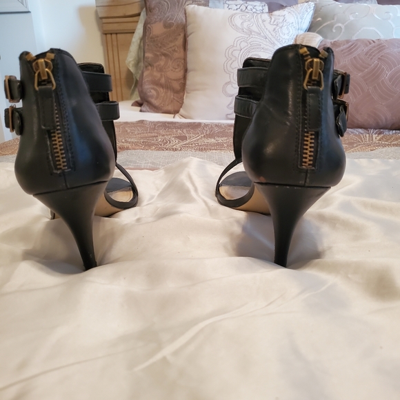 Shoes 🖤😍🔥 - Picture 5 of 6